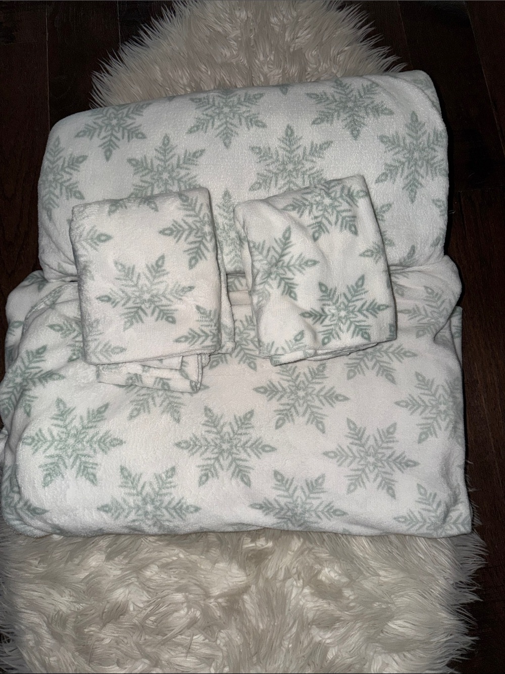 Great Bay Home Plush Snowflake Fleece Velvet Luxe Collection